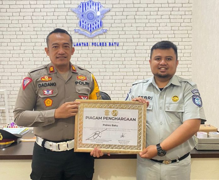 Sukses Gelar Pos Nataru, Polres Batu Terima Penghargaan Sinergi Jasa Raharja Dengan Korlantas Polri