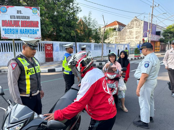 Gelar Operasi Gabungan Samsat Nganjuk Tingkatkan Kepatuhan Masyarakat Akan Pajak Kendaraan Bermotor  