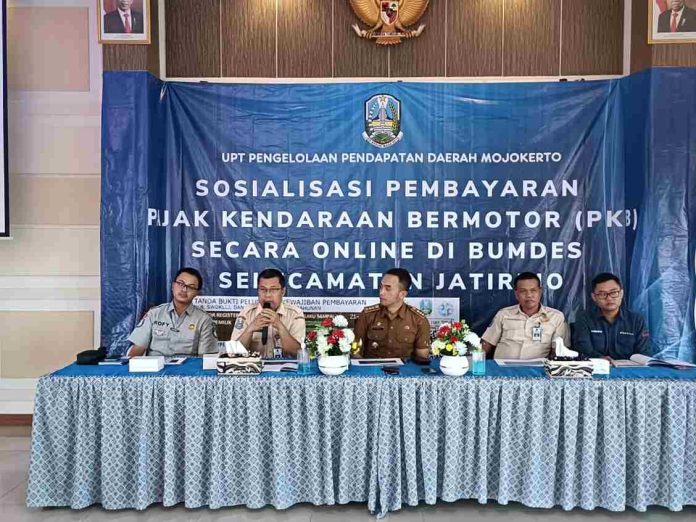 Tim Samsat Mojokerto Gandeng BUMDes Jatirejo Sosialisasi Kemudahan Layanan Pembayaran PKB dan SWDKLLJ  