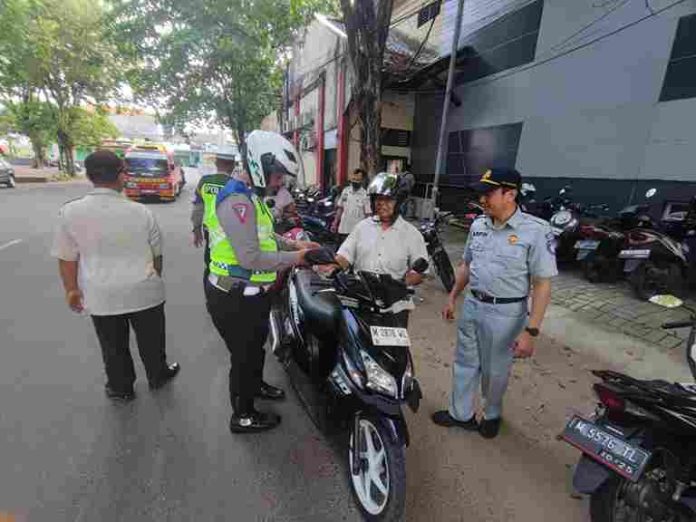 Samsat Sumenep Gelar Operasi Gabungan Edukasi Masyarakat Untuk Tertib dan Taat Pajak