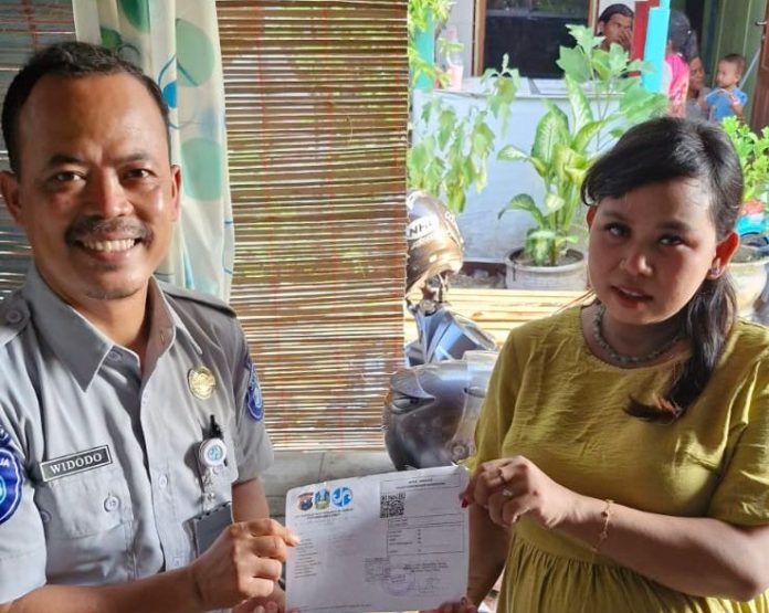 Tim Samsat Madiun Kota Door to Door Sampaikan Tunggakan Wajib Pajak  