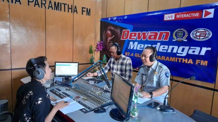 Jasa Raharja dan Wakil Ketua DPRD Kabupaten Lumajang Adakan Live Taklshow Bertajuk “Dewan Mendengar”