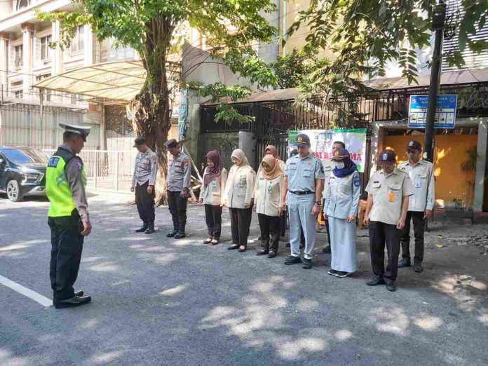 Ketuk Kesadaran Warga Akan Pajak Tim Samsat Surabaya Utara Bersama Polsek Pabean Cantian Gelar Operasi Gabungan  