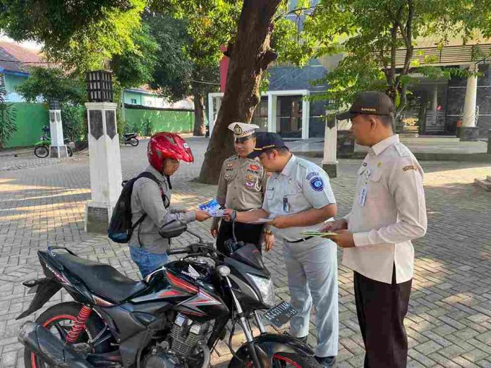 Samsat Nganjuk Gelar Operasi Gabungan Untuk Meningkatkan Kepatuhan Masyarakat Atas Pajak Kendaraan Bermotor