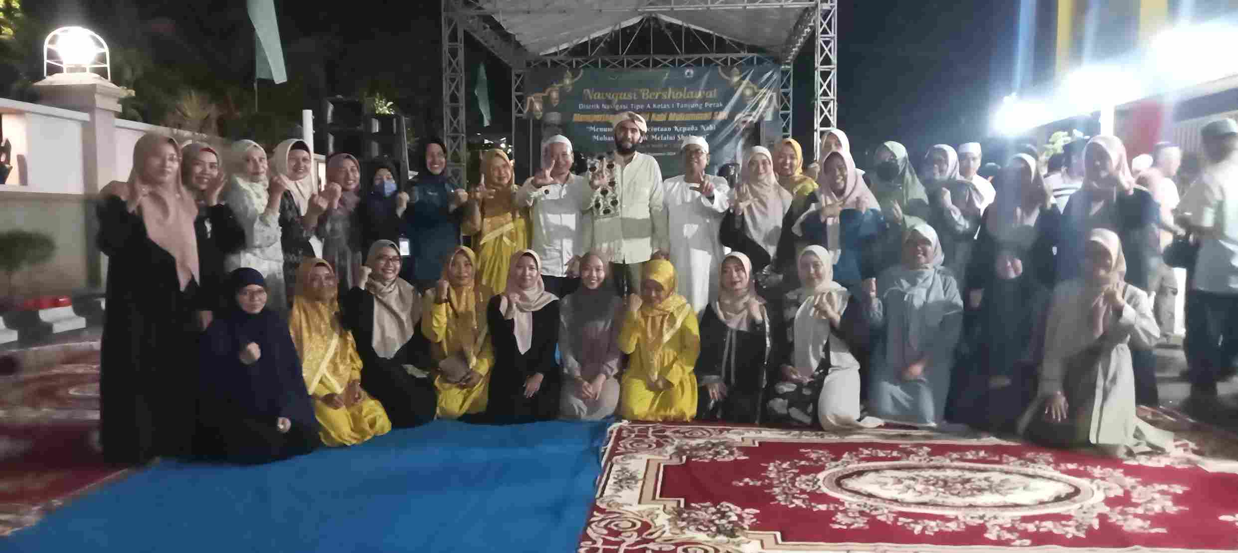 Berselimut Mendung Hitam Navigasi Tanjung Perak Bersholawat 